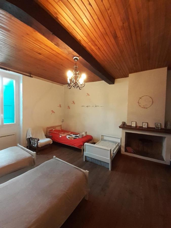 Maison Au Village Du Livre Montolieu Екстер'єр фото